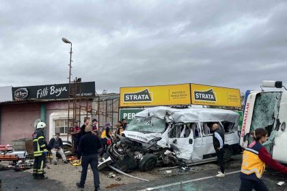 tekirdagda-isci-servisi-ile-kamyon-carpisti-cok-sayida-yarali