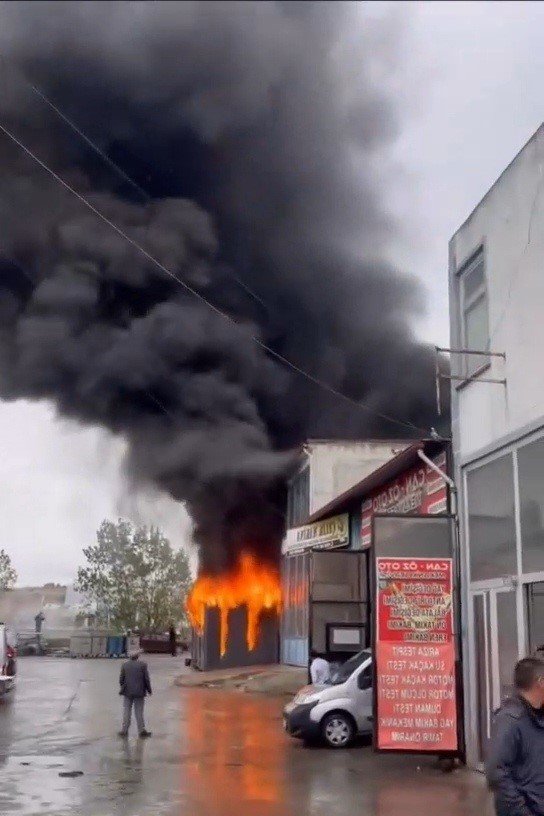 tekirdagda-sanayi-sitesinde-korkutan-yangin