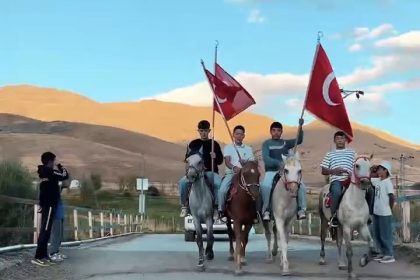 ulupamirde-jandarma-komutanina-atli-karsilama