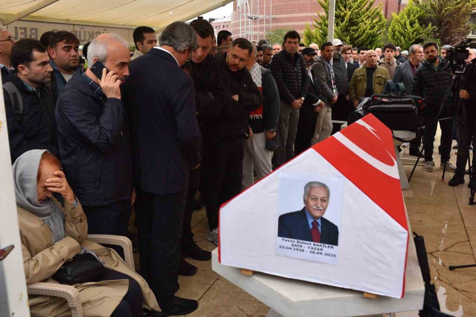 usta-sair-ve-yazar-yavuz-bulent-bakiler-son-yolculuguna-ugurlandi