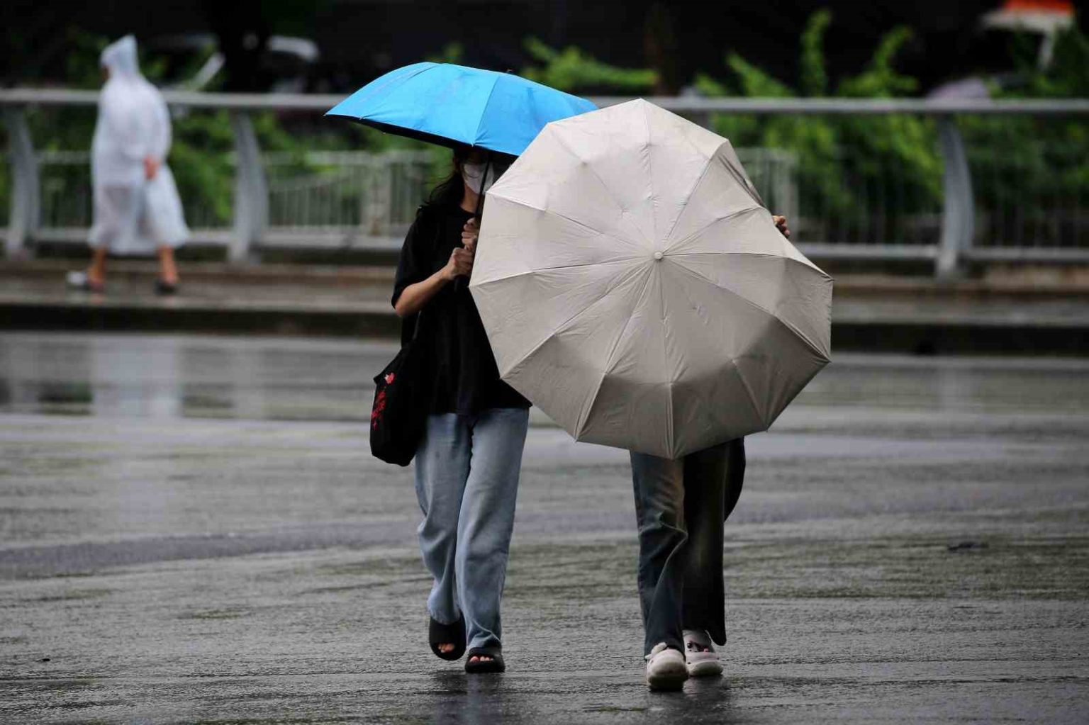 vietnami-bualoi-tayfunu-vurdu-8-olu-17-kayip