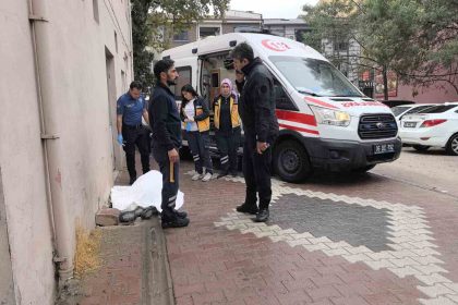 yasli-adam-sokakta-olu-bulundu