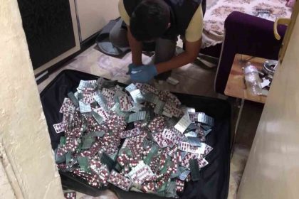 10-bin-adet-uyusturucu-hapla-yakalandilar-uyusturucu-satmiyoruz-savunmasi-yaptilar