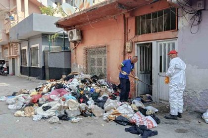 adanada-cop-evden-2-kamyonet-atik-cikti