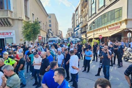 adanada-dolmus-soforlerinden-eylem-trafik-kilitlendi