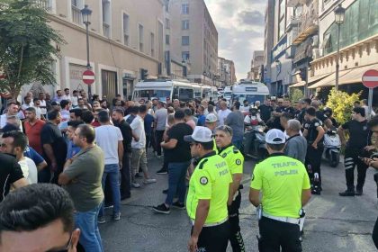 adanada-dolmus-soforlerinin-eylemi-3-saat-sonra-bitti-trafik-ulasima-acildi