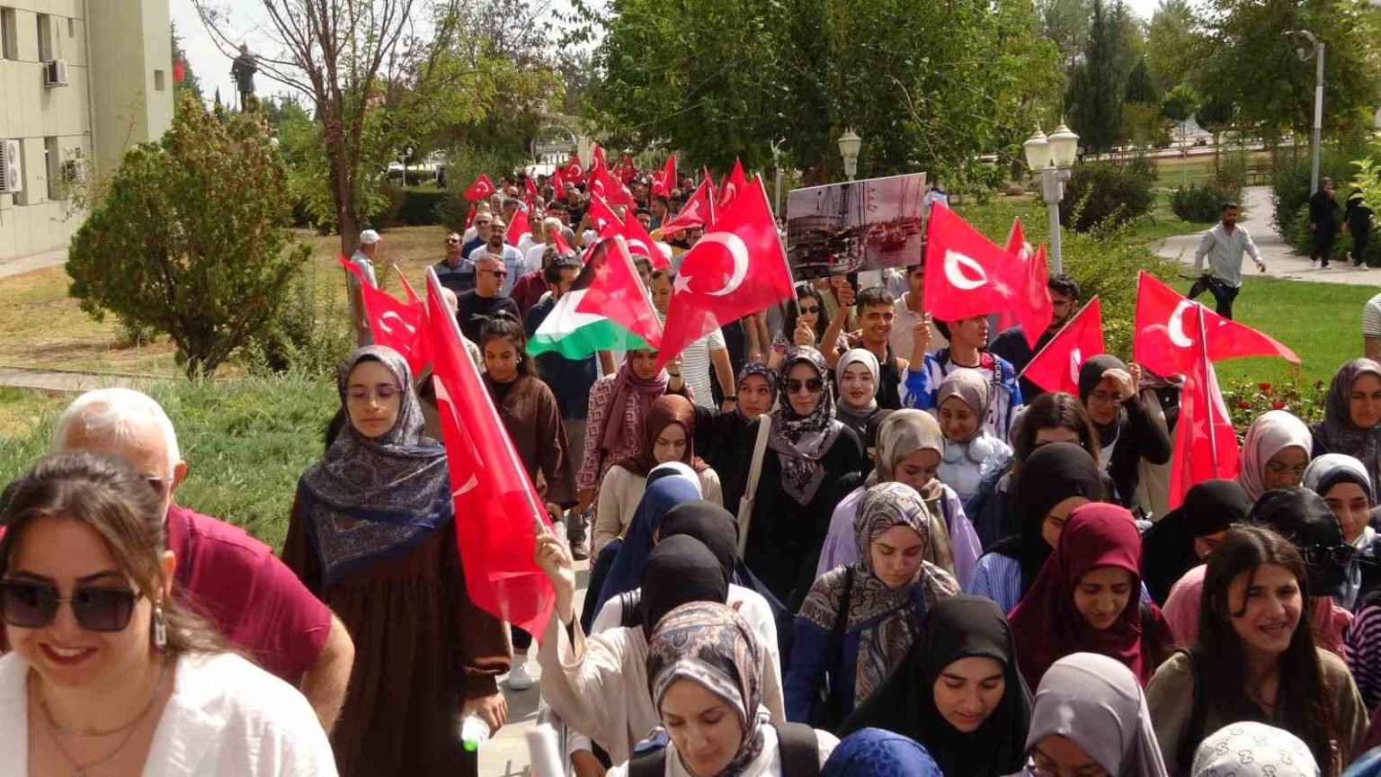adiyamanda-gazze-icin-anma-ve-dayanisma-programi-duzenlendi