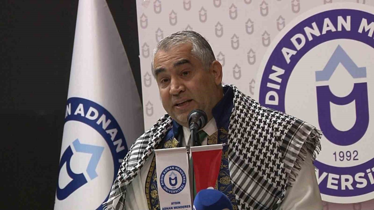 adude-yeni-akademik-yilin-ilk-dersi-filistin-oldu