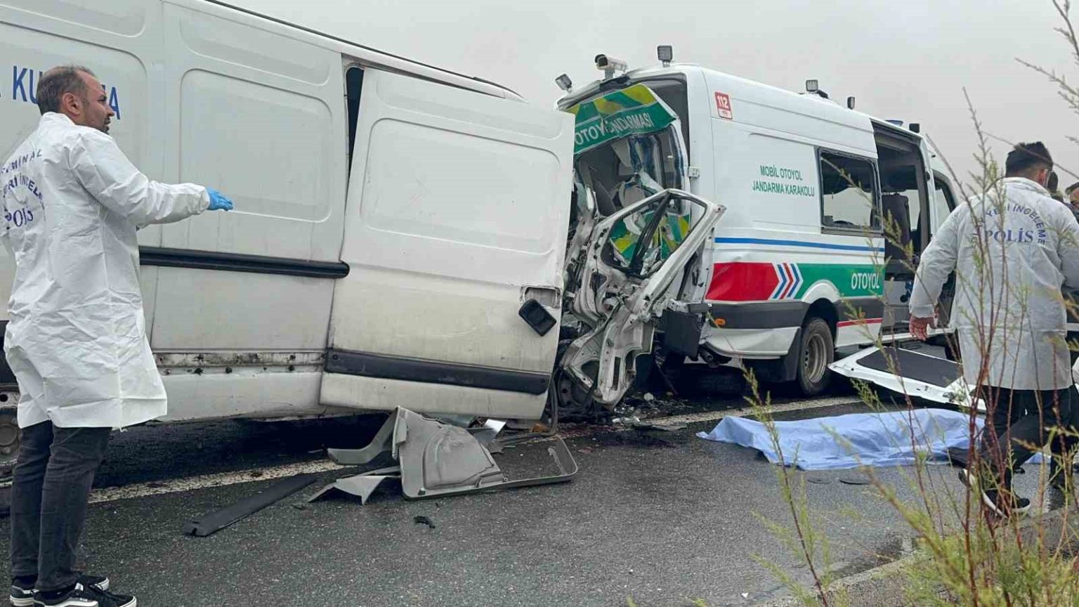 aksarayda-jandarma-aracina-minibus-carpti-2-jandarma-sehit-oldu-1-vatandas-hayatini-kaybetti