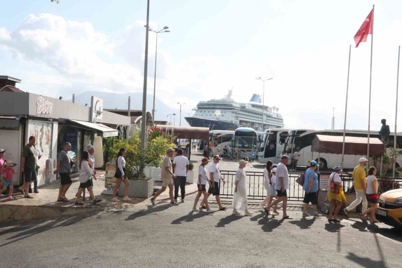 alanya-limani-yilin-ilk-9-ayinda-14-kruvaziyer-gemisini-agirladi