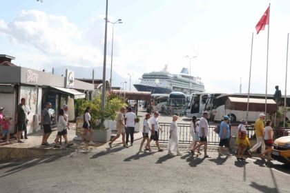 alanya-limani-yilin-ilk-9-ayinda-14-kruvaziyer-gemisini-agirladi