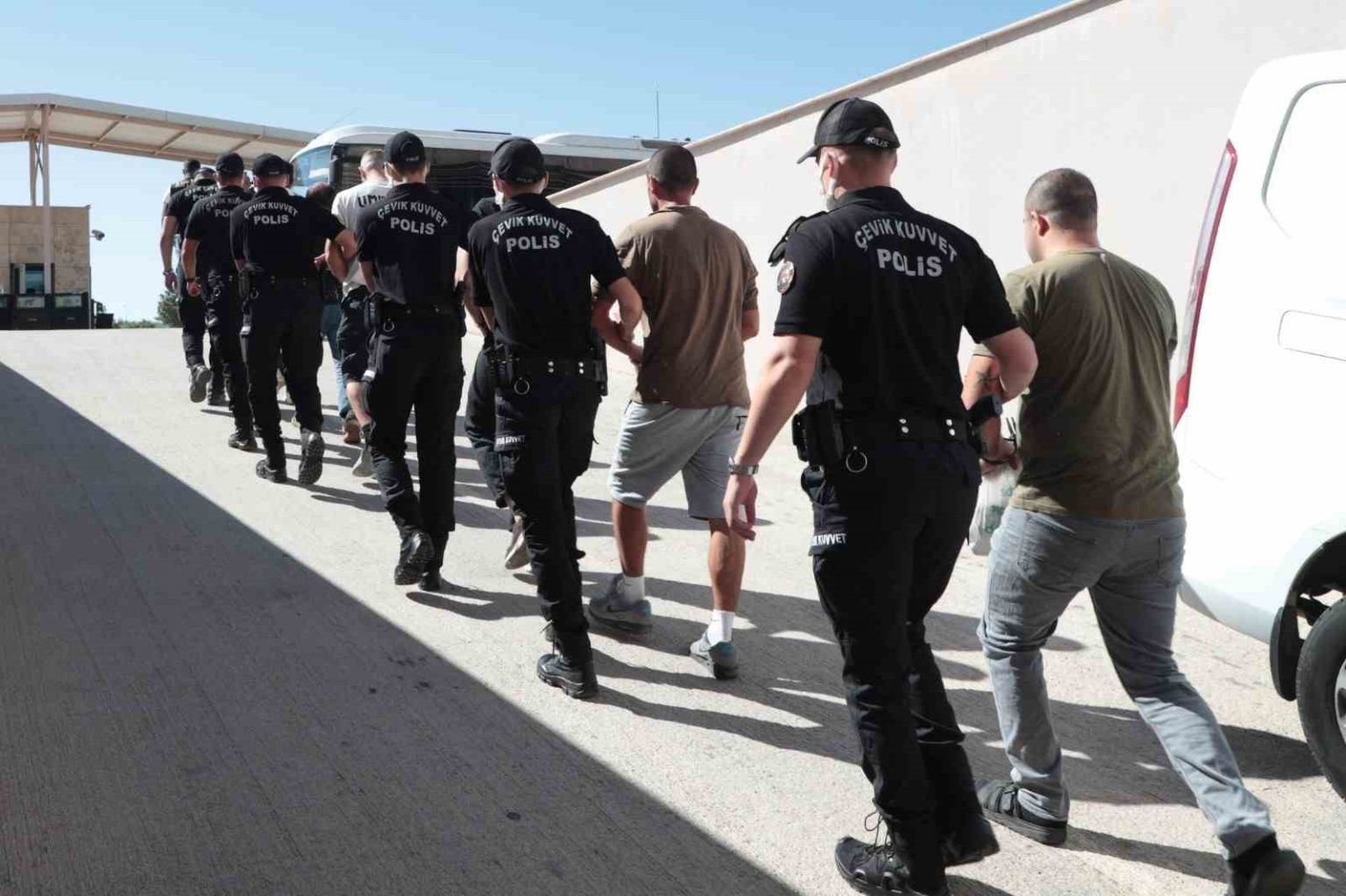 antalyada-aranan-186-sahis-yakalandi