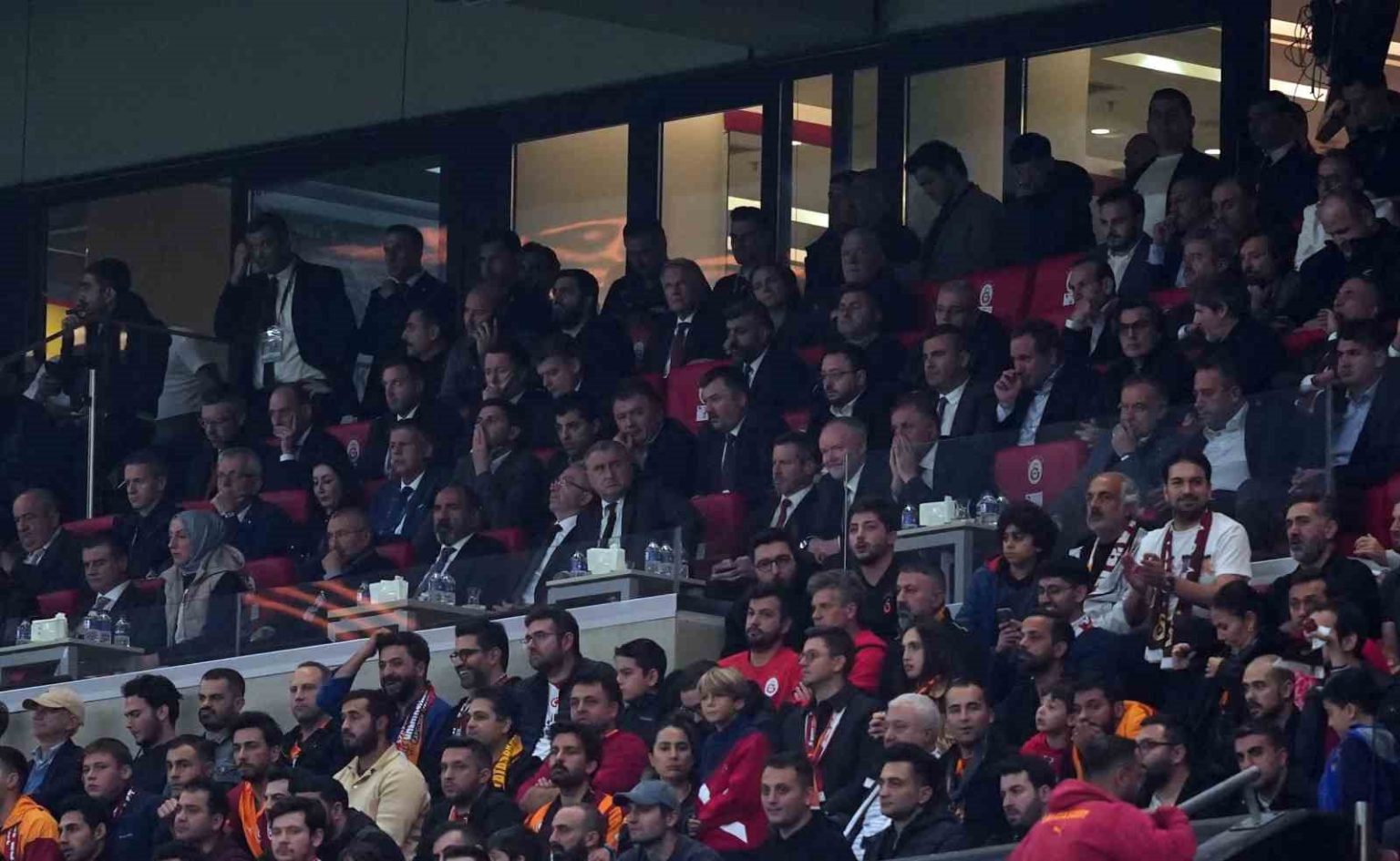 bakan-bak-galatasaray-liverpool-macini-takip-etti