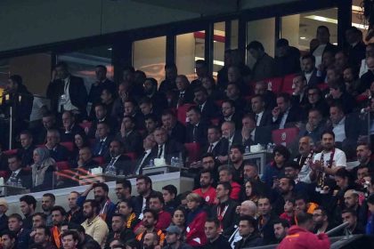 bakan-bak-galatasaray-liverpool-macini-takip-etti