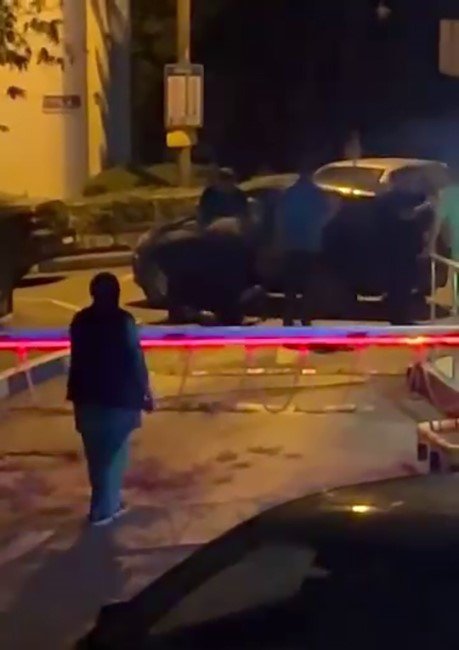 basaksehirde-alkollu-sahis-polis-ekiplerine-zor-anlar-yasatti-o-anlar-kamerada