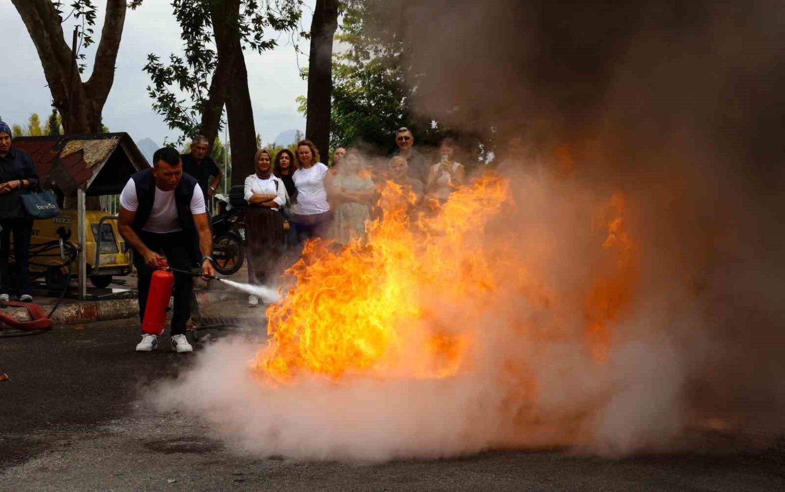 buyuksehir-calisanlarina-yangin-egitimi-ve-tatbikat