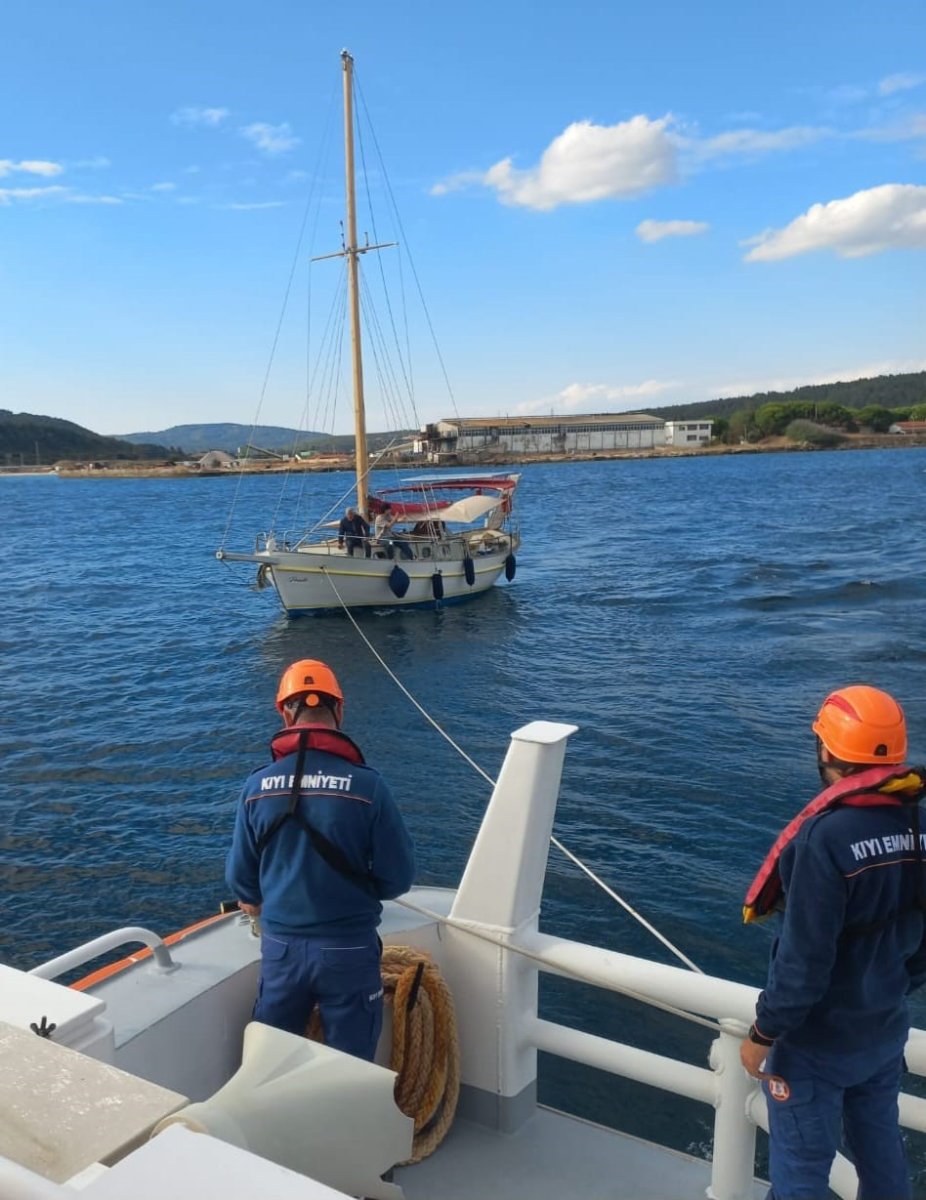 canakkale-bogazinda-makine-arizasi-yapan-tekne-yedeklenerek-cekildi
