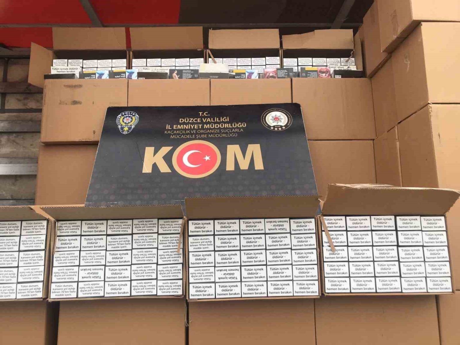 duzcede-4-milyon-700-bin-kacak-makaron-ele-gecirildi