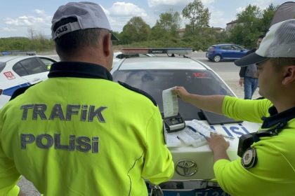 duzcede-denetimlerde-34u-alkolden-199-arac-trafikten-men-edildi