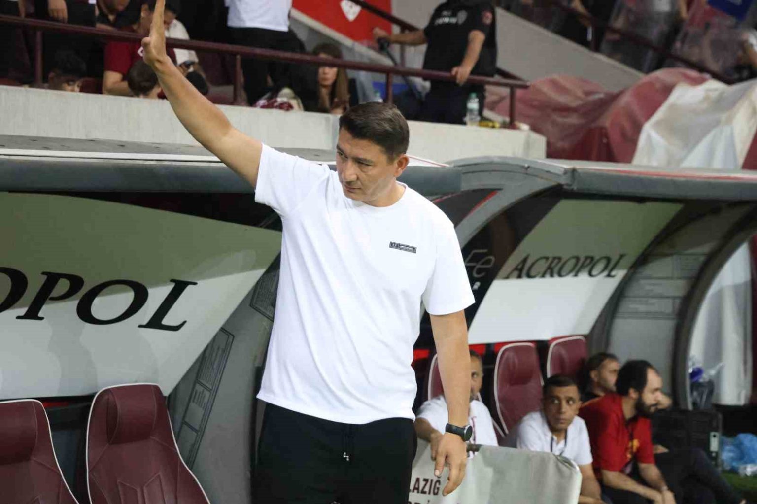 elazigsporda-firat-gulle-yollar-ayrildi