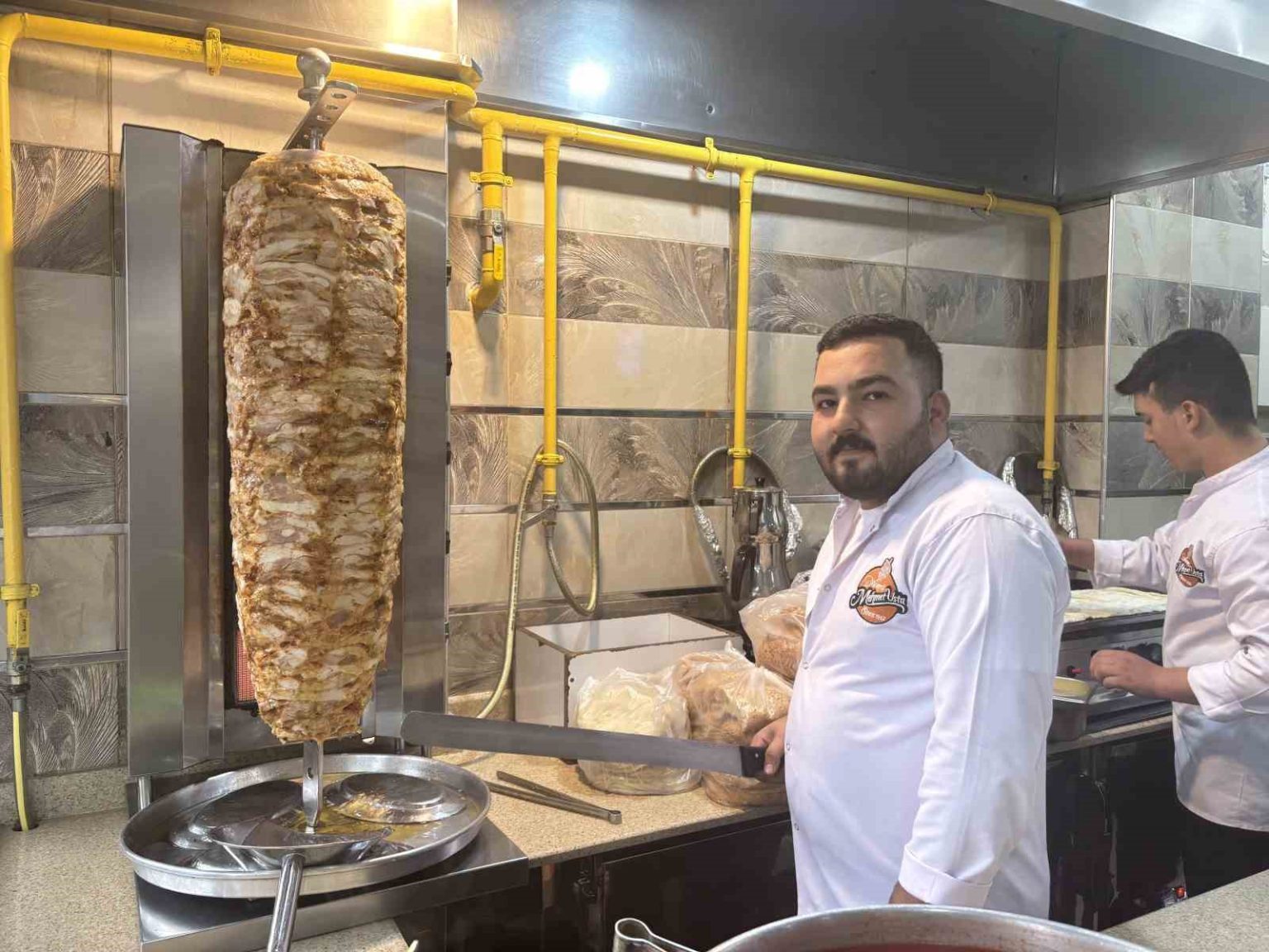 elektrikli-bisiklet-yemek-yiyenlerin-arasina-daldi-isletme-sahibi-o-anlari-anlatti