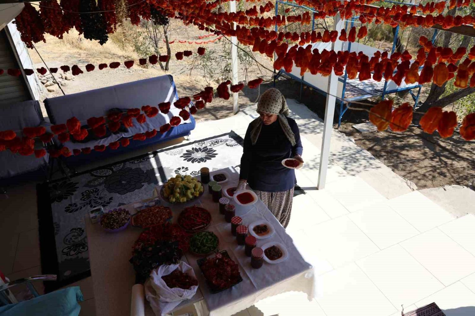 esi-emekli-olduktan-sonra-koyune-yerlesen-girisimci-kadin-aci-ve-tatliyi-bir-araya-getirdi