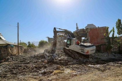 hatuniye-caddesindeki-yikim-calismalari-devam-ediyor