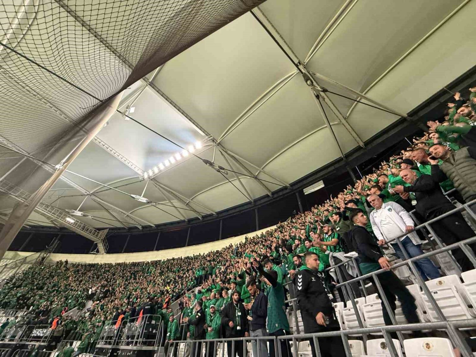 hodri-meydandan-maglubiyet-sonrasi-takima-destek