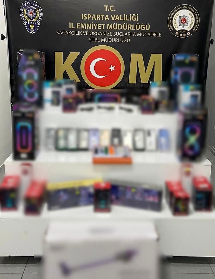 ispartada-kacakcilik-operasyonu-cok-sayida-elektronik-esya-ele-gecirildi
