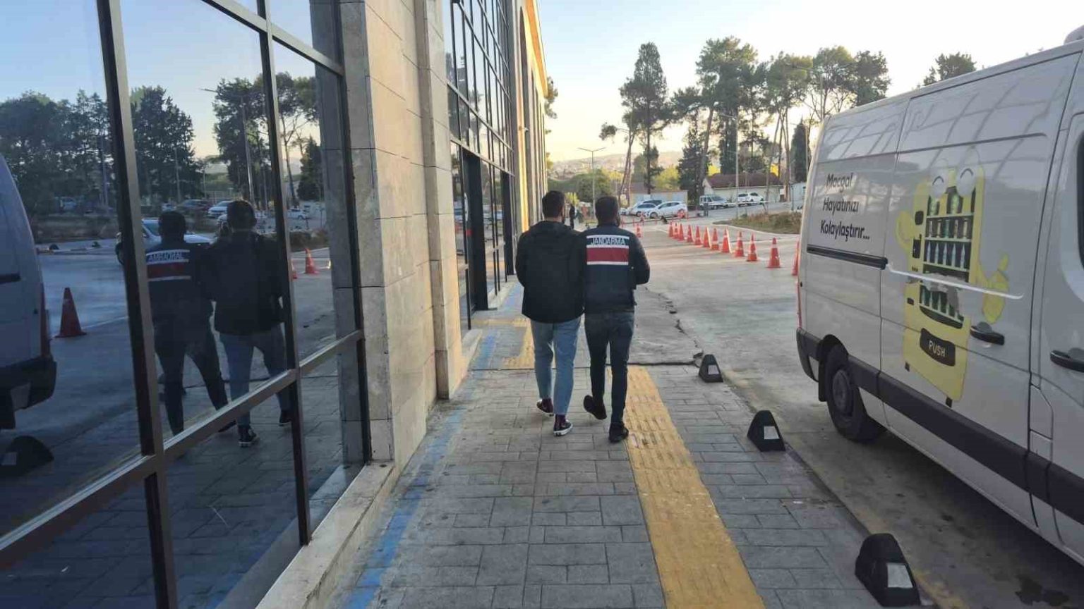 izmir-merkezli-16-ilde-feto-operasyonu-35-gozalti