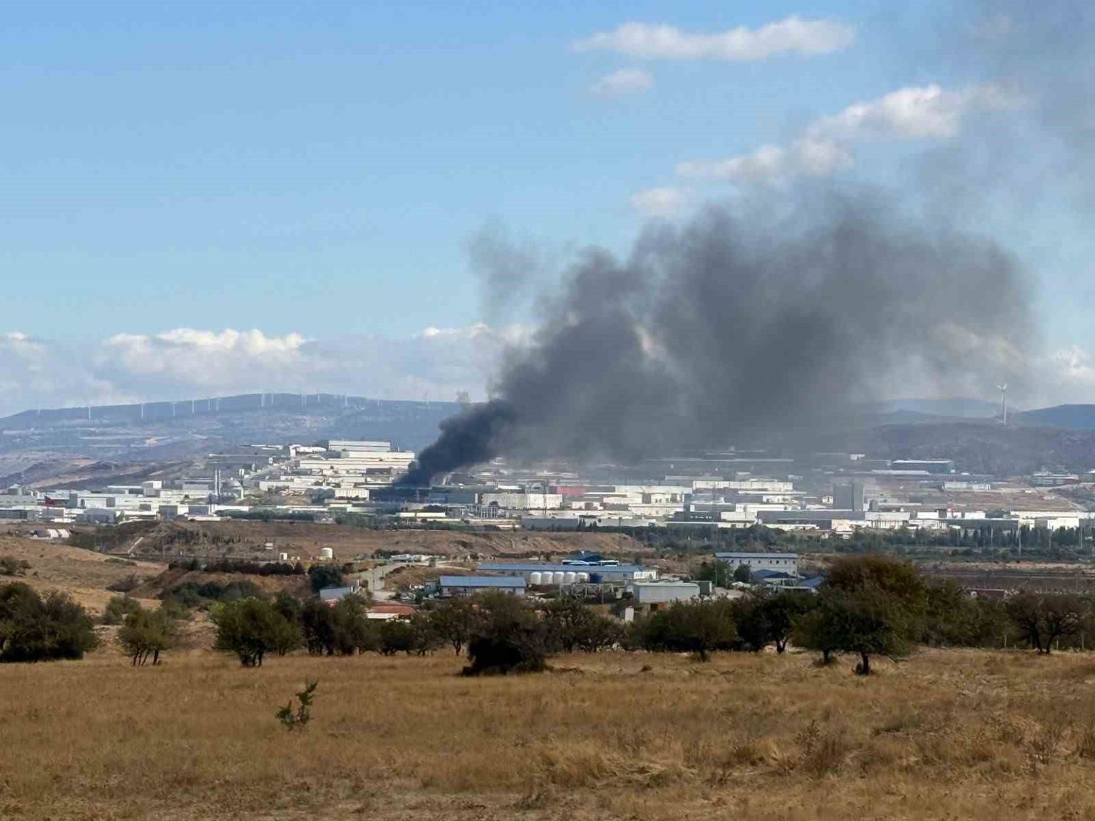 izmirde-fabrikada-korkutan-yangin