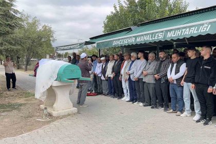 kazada-hayatini-kaybeden-genc-kiz-gelinlikle-ugurlandi