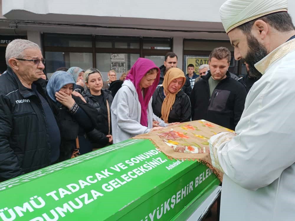 kazada-olen-13-yasindaki-iki-kiz-cocugu-icin-gozyaslari-sel-oldu