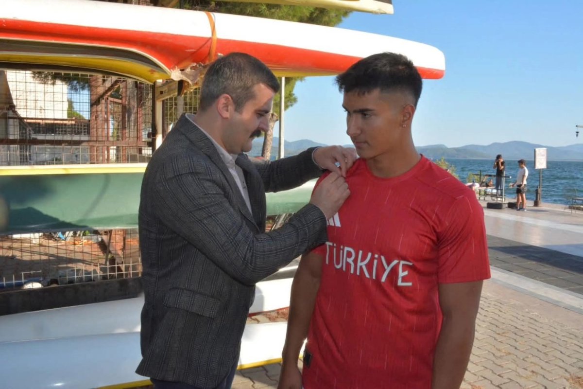 koycegiz-kaymakami-kumcu-dunya-sampiyonu-karahani-odullendirdi