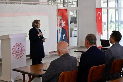 kusadasinda-egitim-ogretim-yili-degerlendirme-toplantisi-yapildi