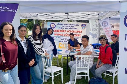 kutahyada-universite-ogrencilerine-bilgilendirme-standi