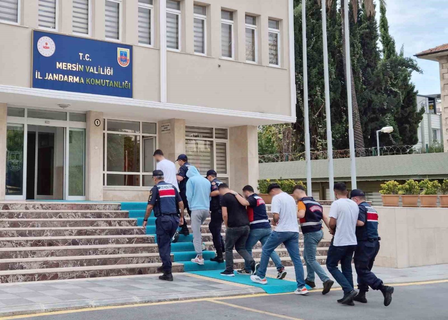 mersinde-10-hukumlu-yakalanip-cezaevine-teslim-edildi
