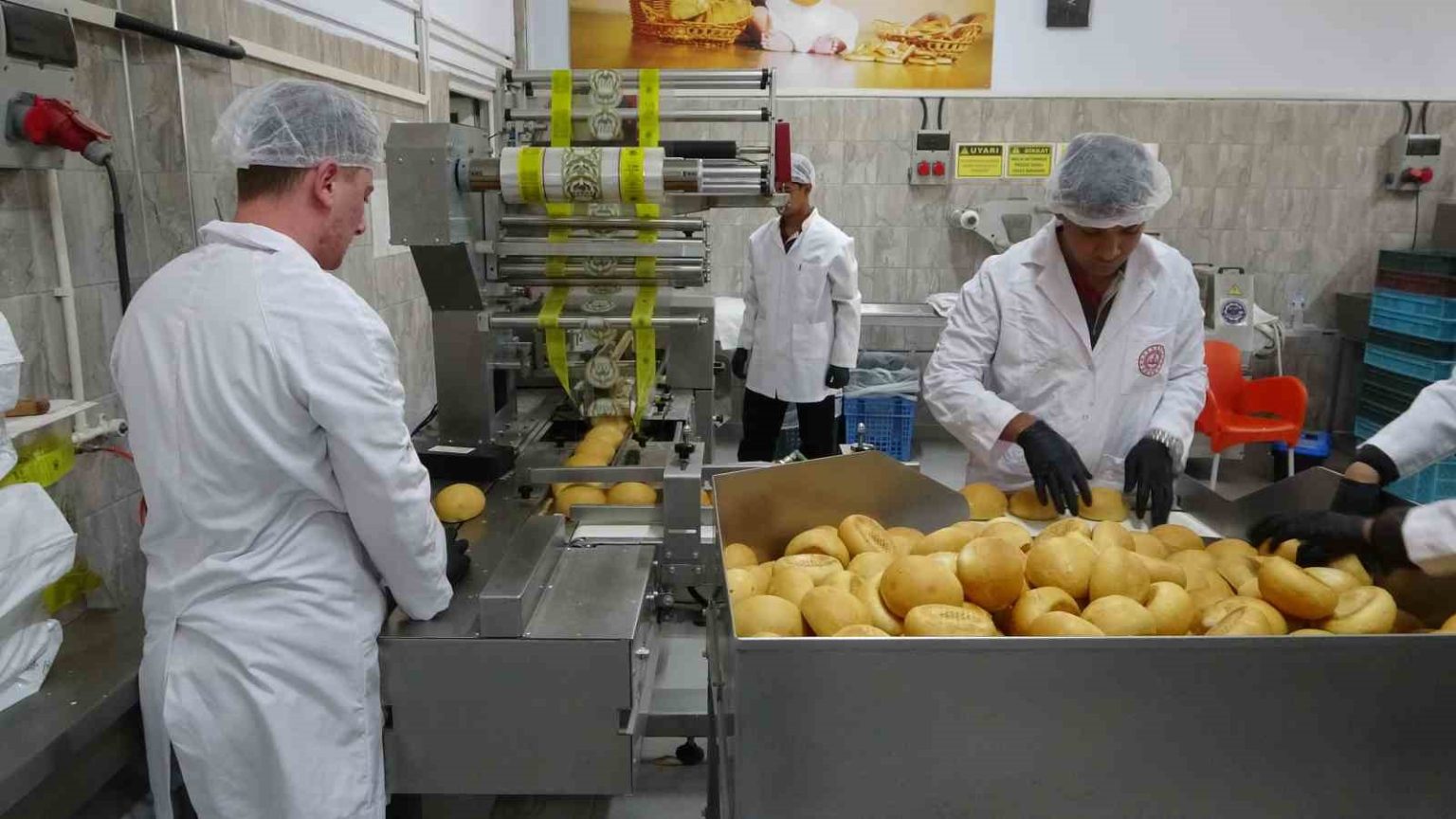 meslek-lisesinde-ekmek-uretimi-genc-ustalar-is-basinda