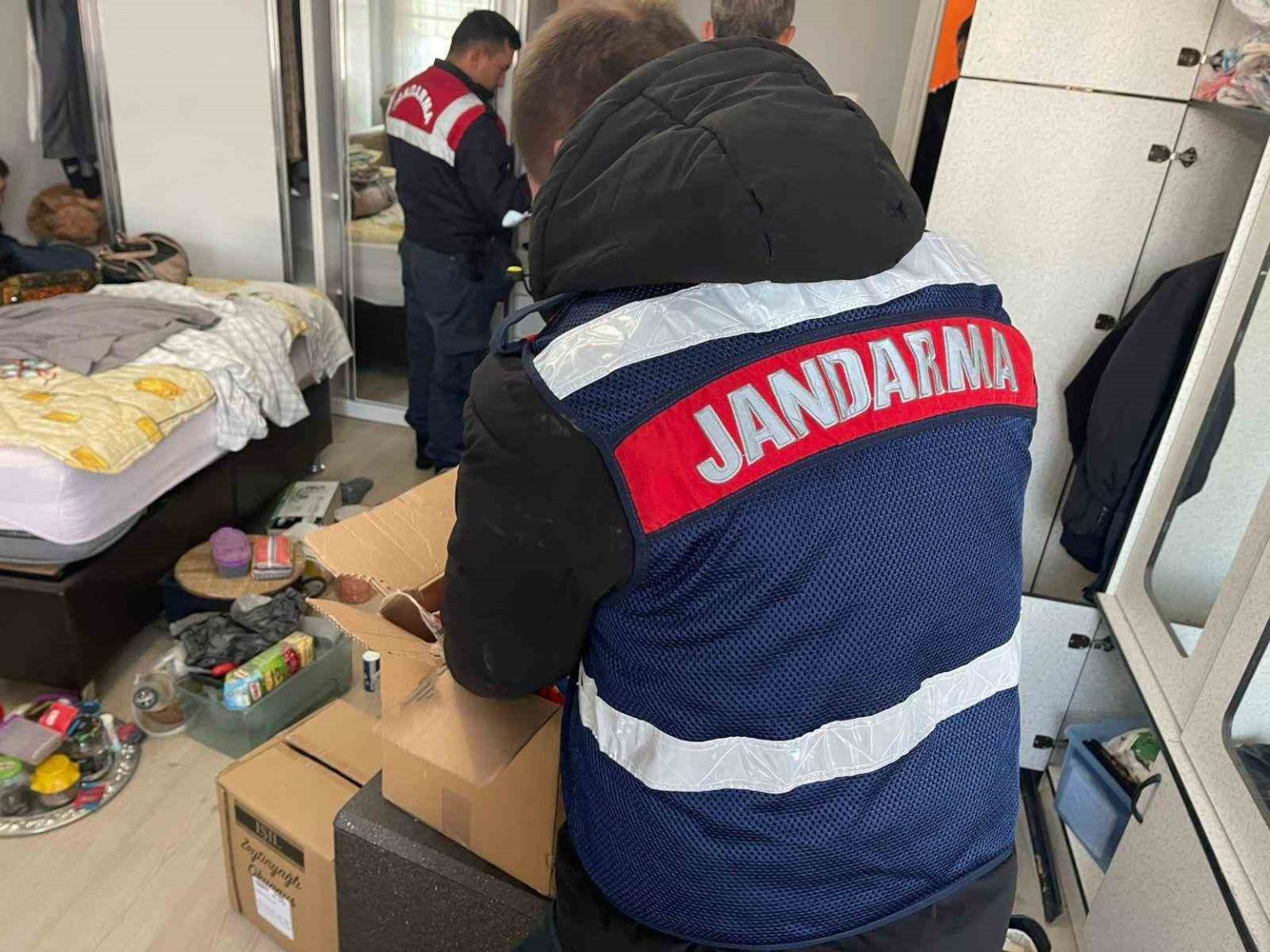 mitten-kisisel-verileri-casusluk-faaliyetiyle-yurt-disina-aktaran-sebekeye-operasyon-3-kisi-tutuklandi