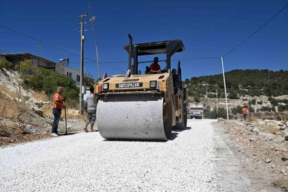 mutta-asfalt-calismalari-suruyor