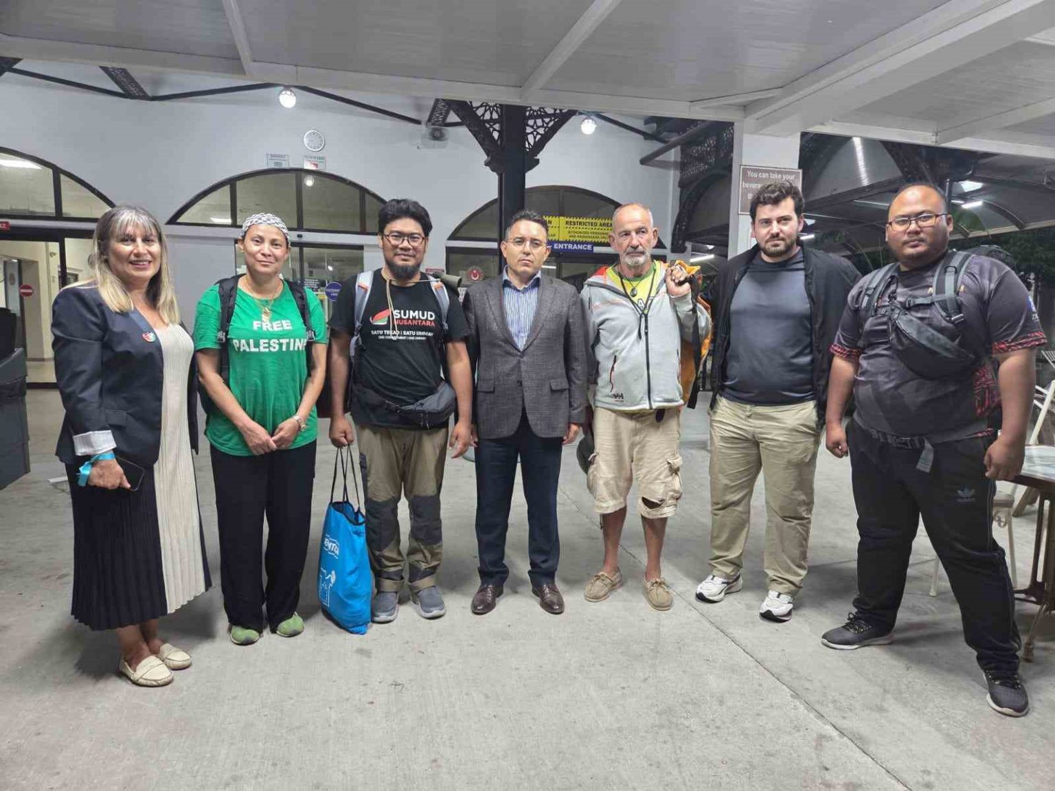 olumsuz-hava-sartlari-nedeniyle-sumud-filosundan-ayrilan-4-aktivist-marmarise-geldi