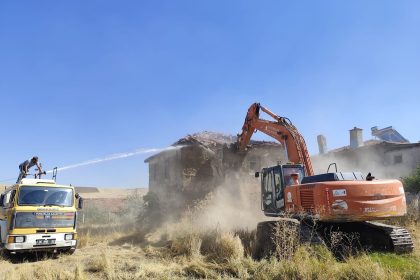 pursaklarda-metruk-yapilar-temizleniyor