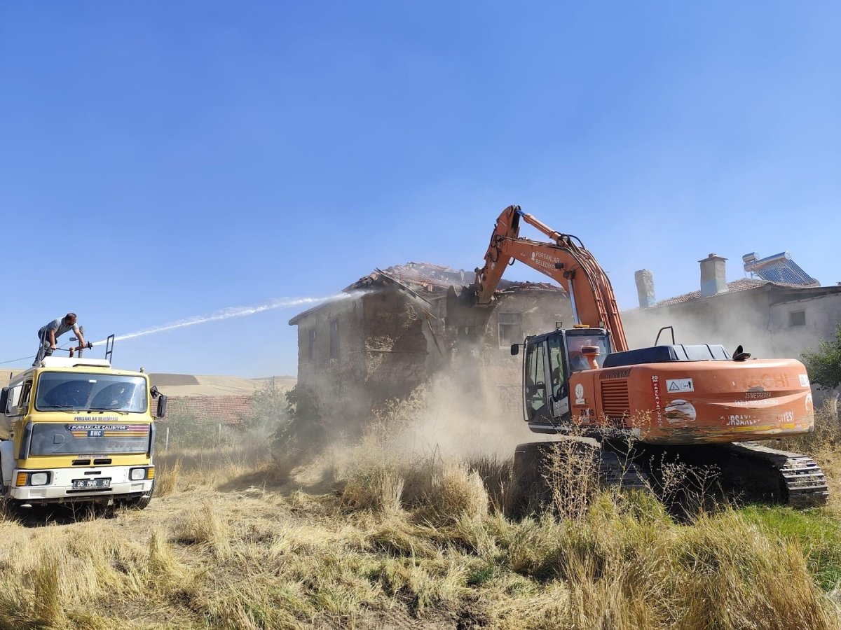 pursaklarda-metruk-yapilar-temizleniyor