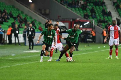 sakaryaspor-7-yabanciyla-oynadi-hukmen-maglubiyet-gundemde