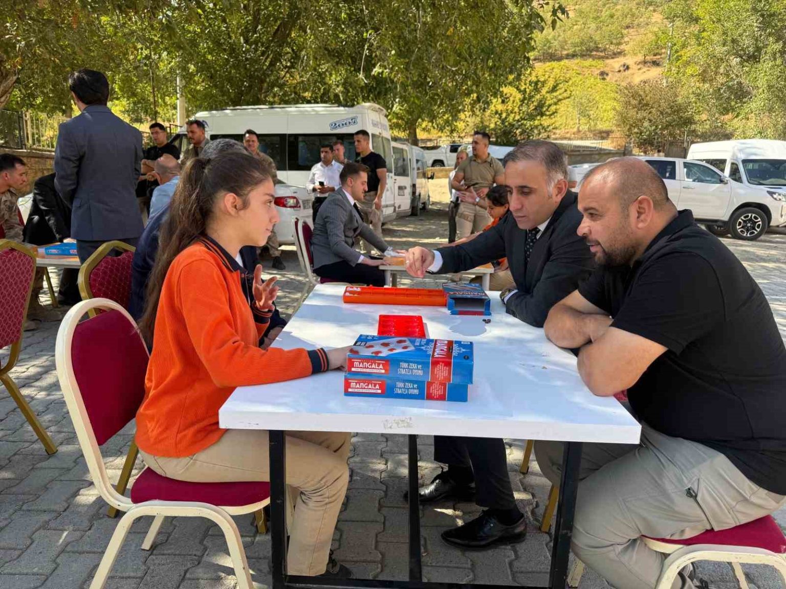 sinir-hattindaki-ogrencilere-akil-ve-zeka-oyunlari-destegi