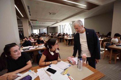 tahmazoglu-sahinbey-millet-kutuphanesinde-ogrencileri-ziyaret-etti