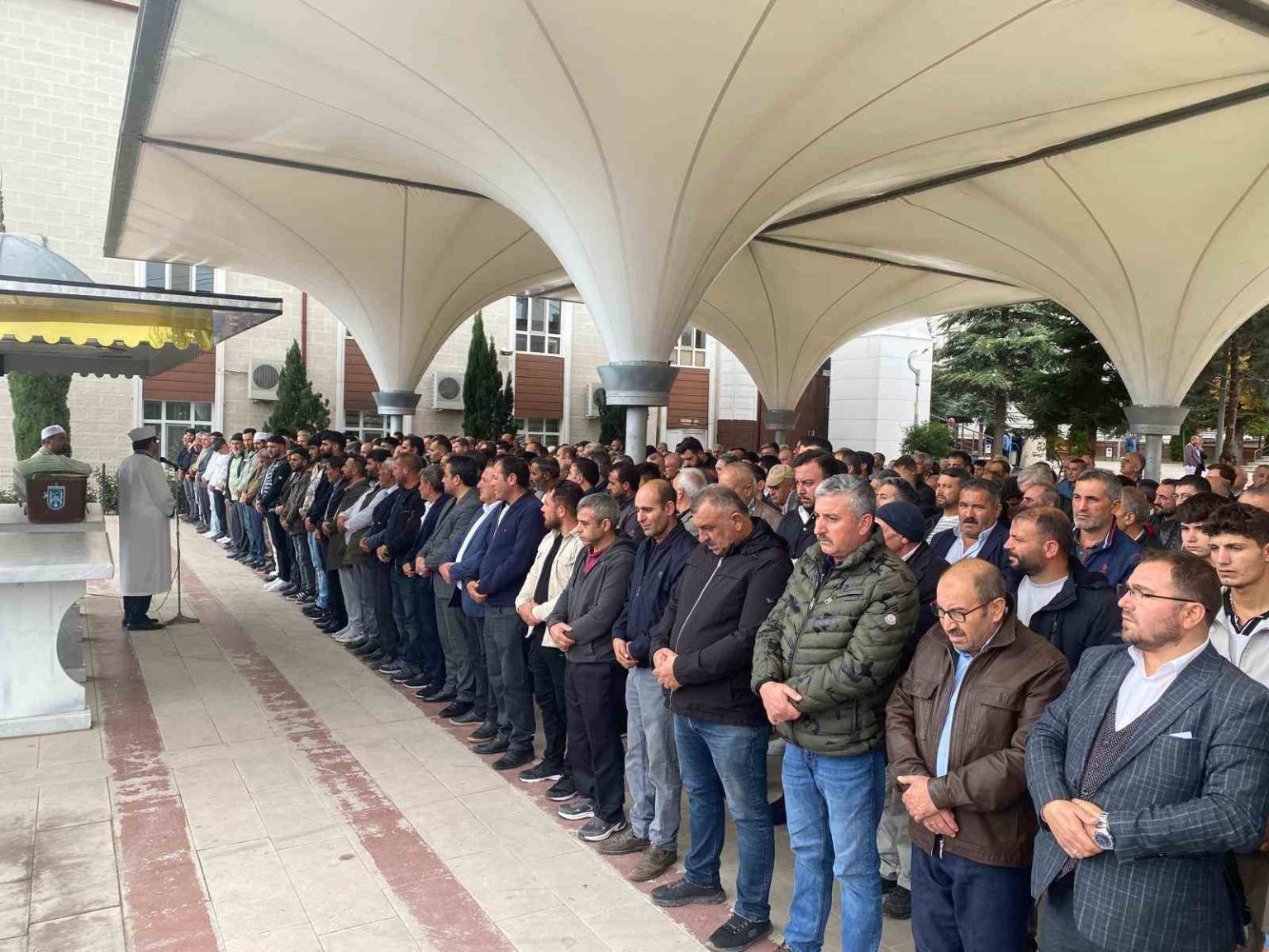 tankere-carpan-otomobilde-hayatini-kaybeden-sahis-son-yolcuguna-ugurlandi