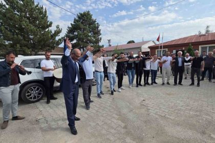 tudkiyeb-genel-baskani-secildi-ayaginin-tozuyla-geldigi-memleketi-tokatta-zaferini-halayla-kutladi