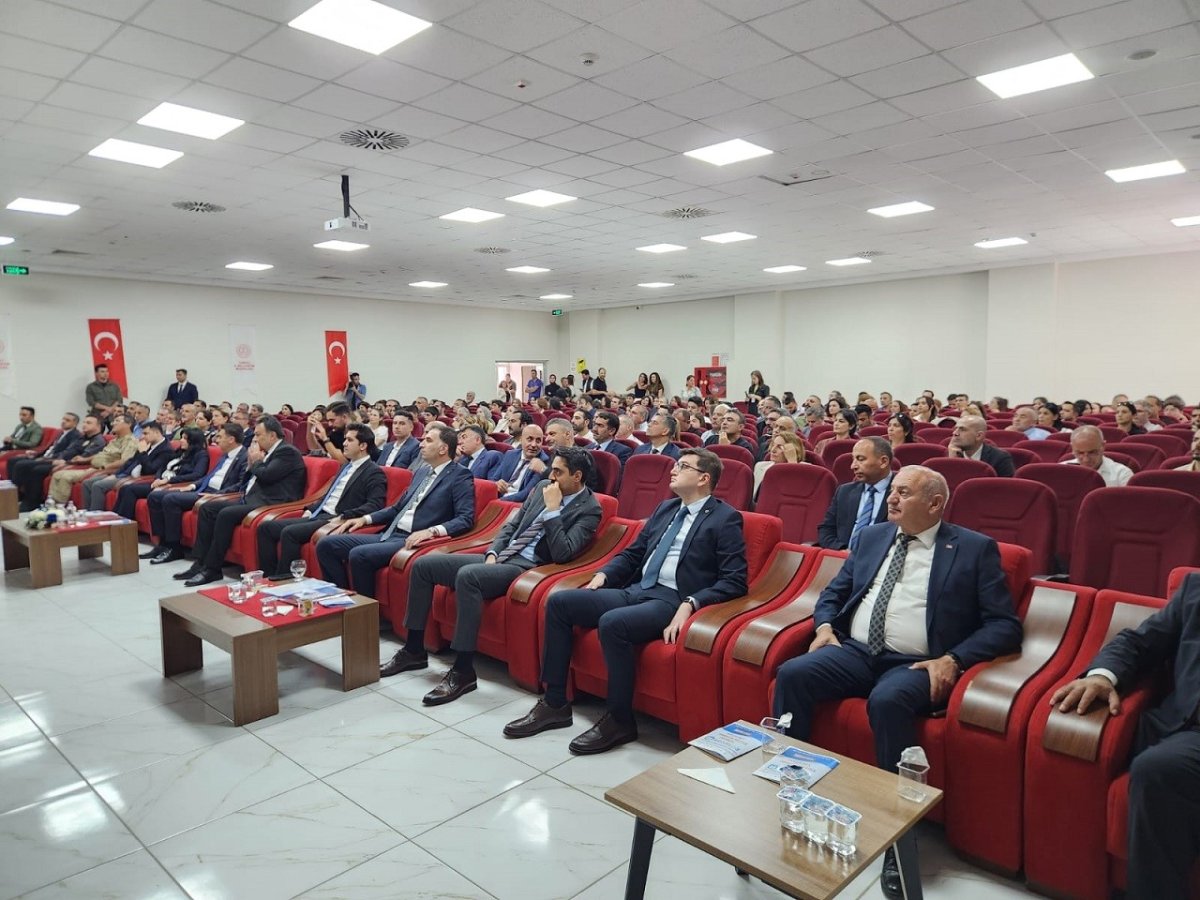 tuncelide-egitimde-gelisim-ve-isbirligi-icin-e-vizyon-62-calistayi-basladi