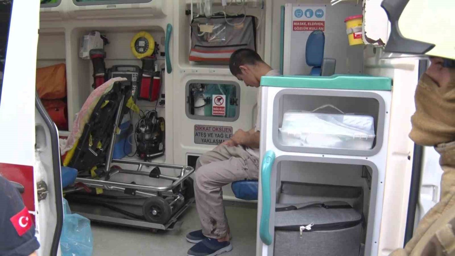 uskudarda-kuran-kursunda-yangin-panigi-ogrenciler-dumandan-etkilendi